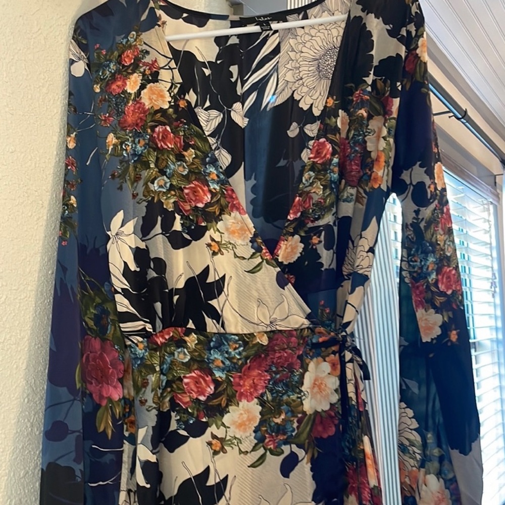 NWT Put on a blue Floral Print Satin Wrap Maxi Dress- Size Large